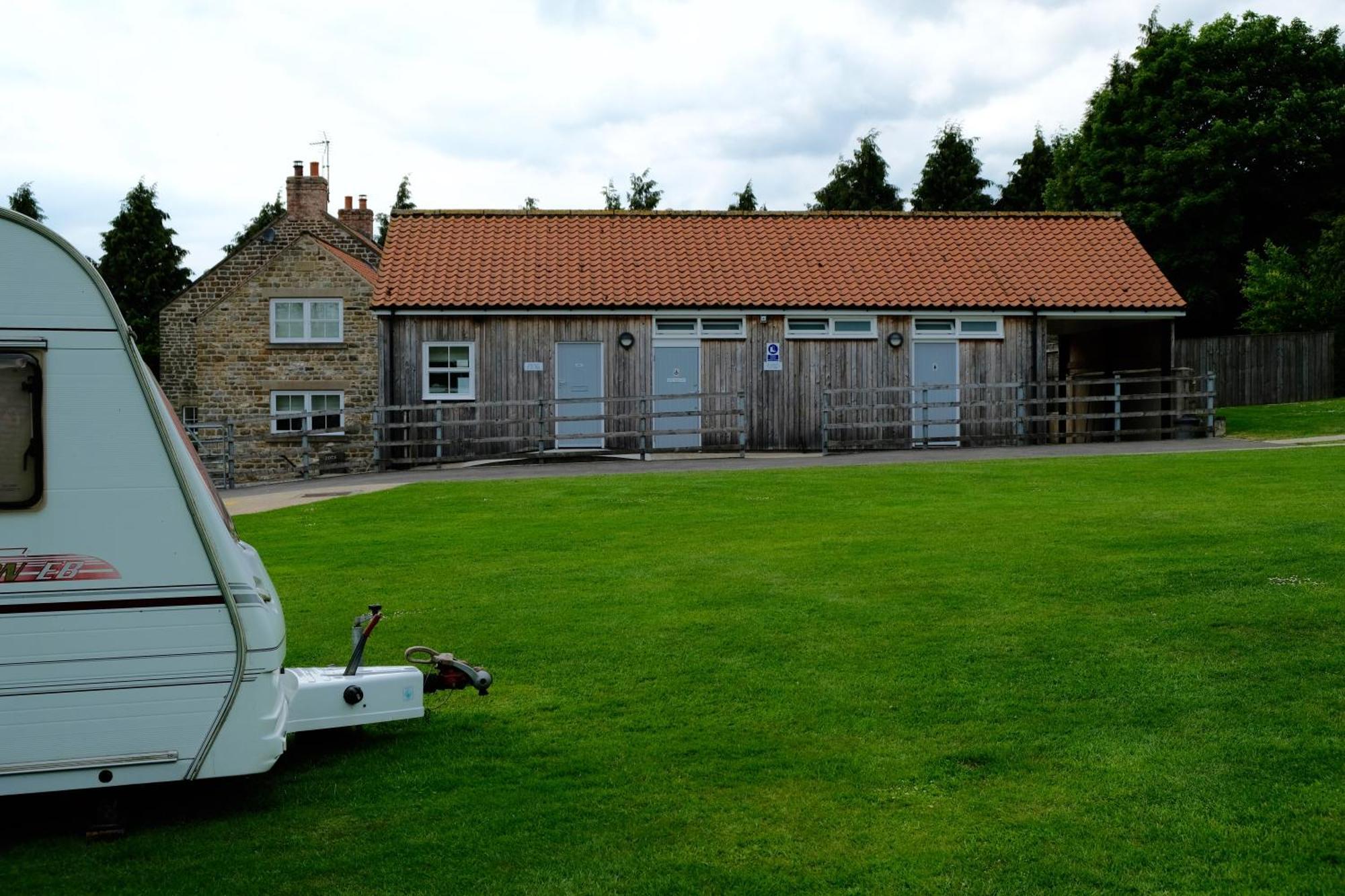 Bank Top Camping-North York Moors With Pitches For Caravans, Camper Vans And Tents Hotel พิกเคอริง ภายนอก รูปภาพ